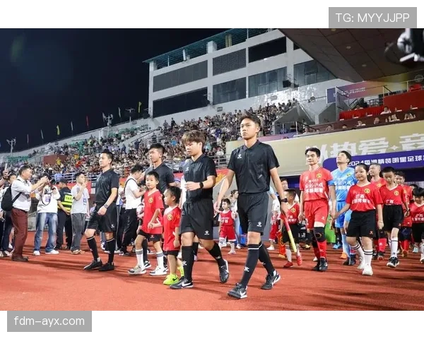 马尔蒂尼足球智慧:战术思维与技术能力融合引领现代足球新潮流 马尔蒂尼足球智慧:战术思维与技术能力融合引领现代足球新潮流