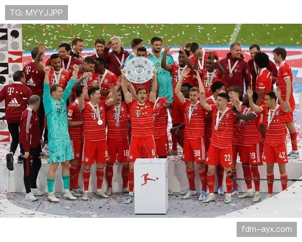 马塔在切尔西时期表现稳健，助球队夺得欧冠与欧联双冠