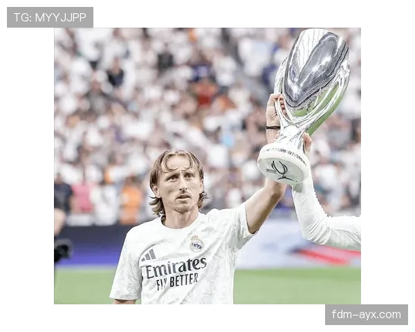 莫德里奇长短传调度与比赛阅读能力解析